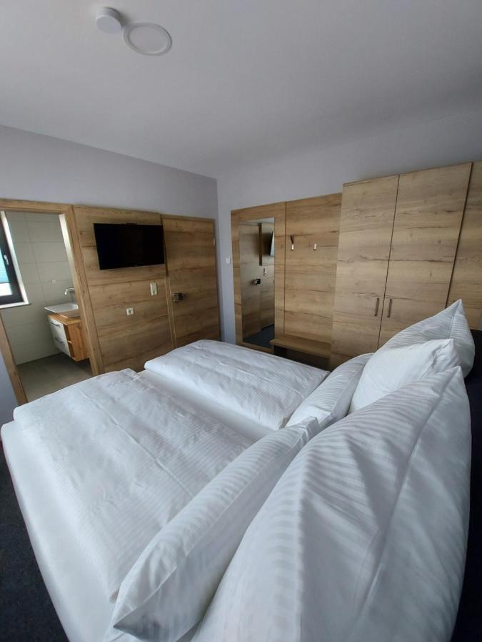 Ferienwohnung Nikolena Pirmasens Luaran gambar